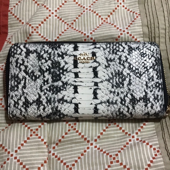 Coach Handbags - Coach Wallet